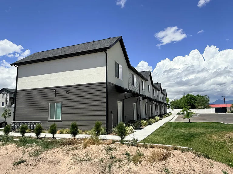 172 N 400 W — Photo 24
