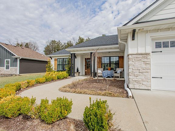 2nd image of 1504 Spring Mountain Dr