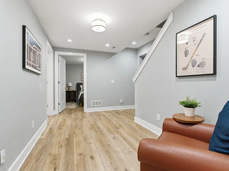 251 E 3rd Ave — Photo 22