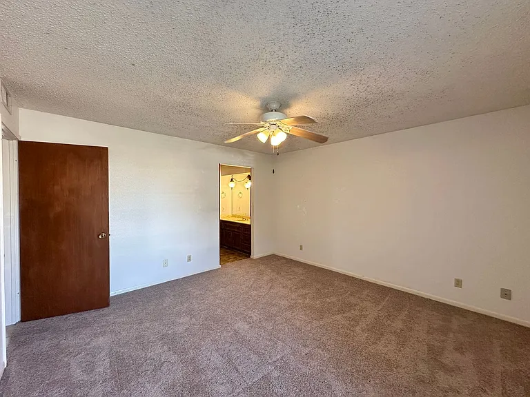 216 W Cardinal Ln — Photo 29