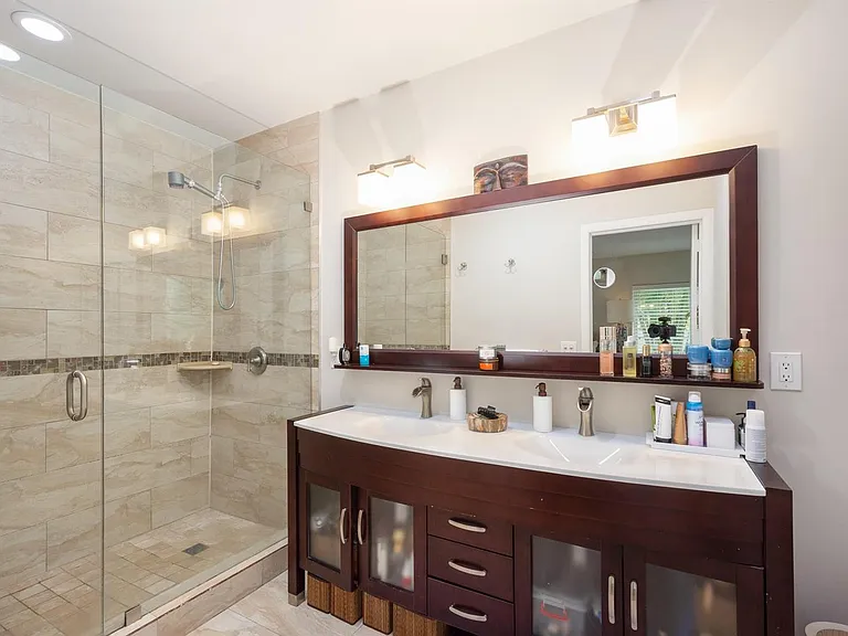 2337 SW 27th Ave — Photo 13