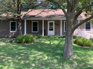 604 Western Hills Dr, Mahomet, IL 61853