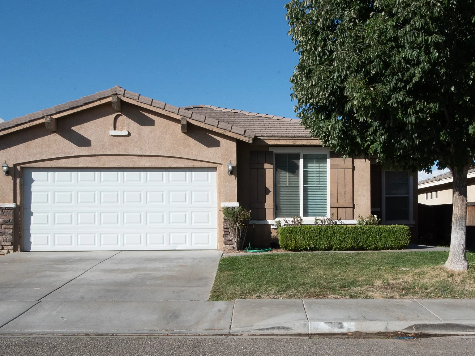 3 bed, 2014 sqft, $2,500 — Photo 1