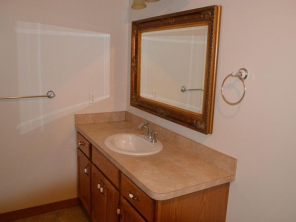 4th image of 105 Parkside Dr