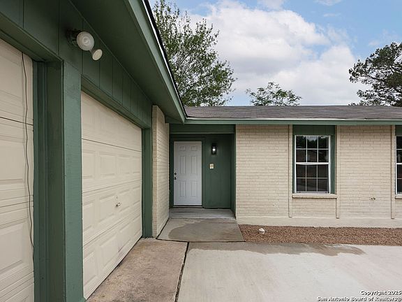 3rd image of 310 DIANA DR