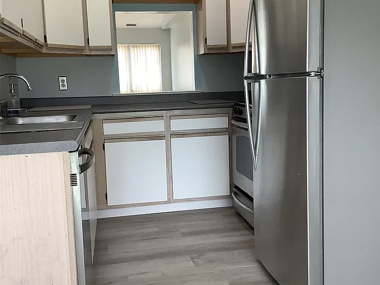 825 Spring Lake Dr — Photo 3