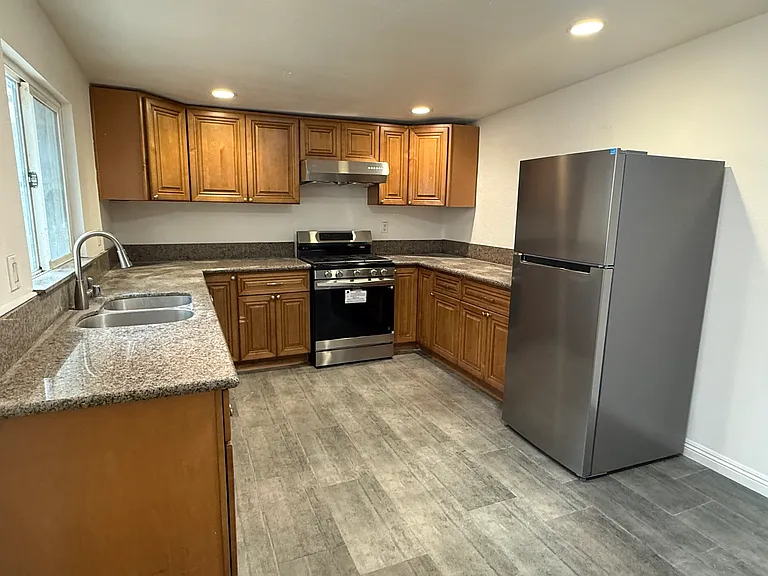 1181 W Phillips Blvd #B — Photo 8