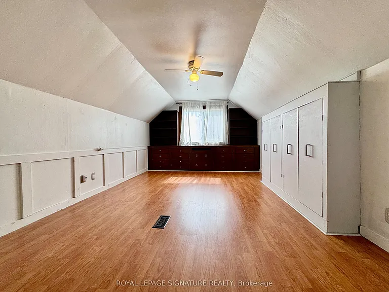 282 E 18th St #UPPER — Photo 9
