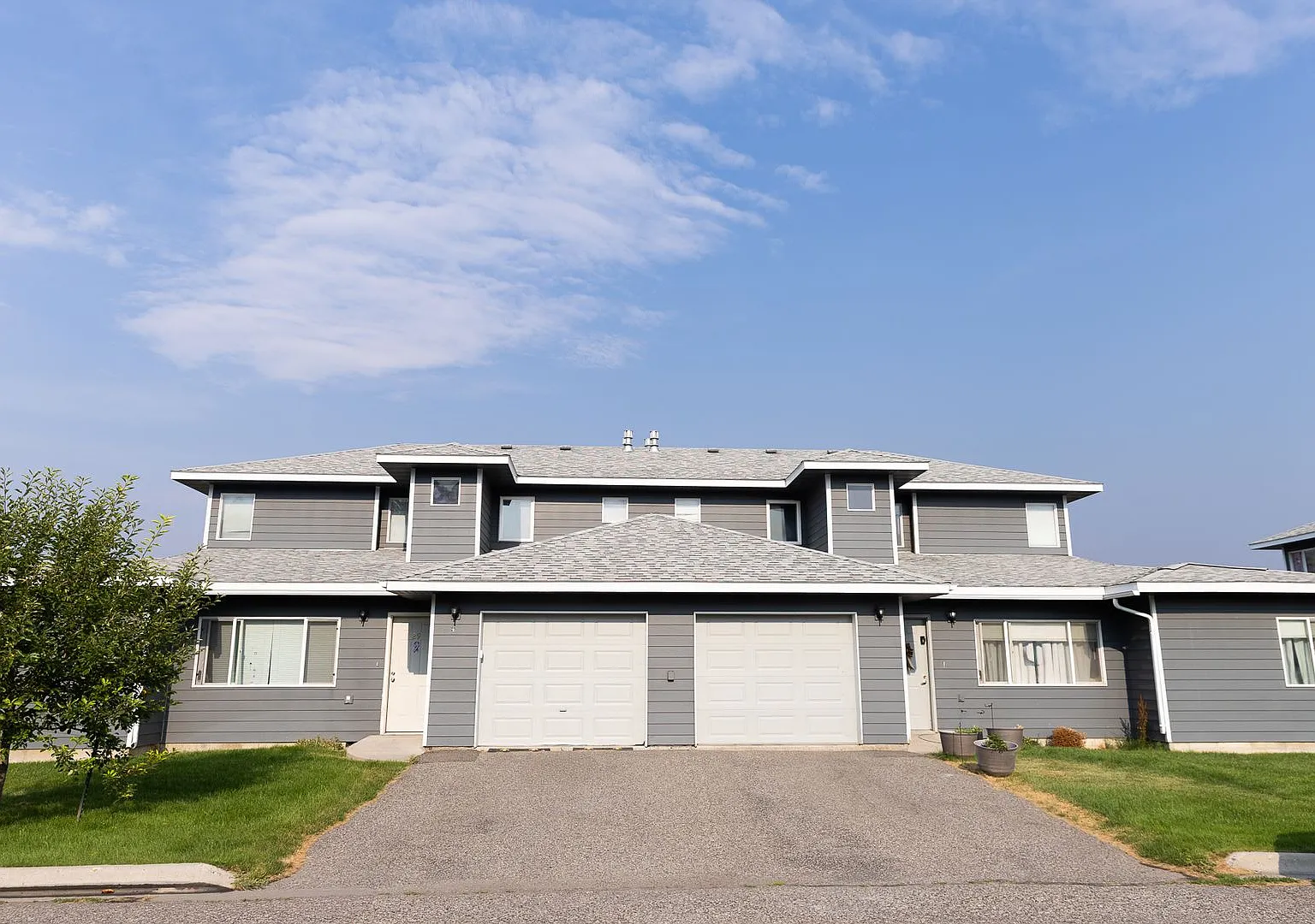 Oak Street Town Homes — Photo 1