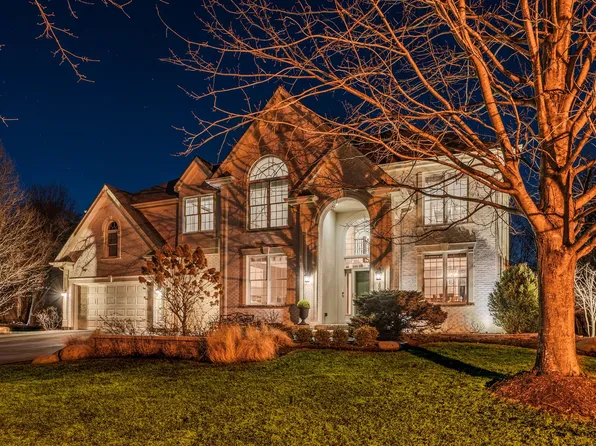 2007 Eldorado Dr, Geneva, IL 60134