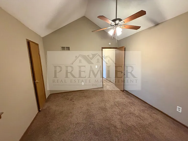 3 bd/1.5 ba townhome - 3556 NE Independence Ave, Lee's Summit, MO 64064 // Rent $1425 (end unit) — Photo 16