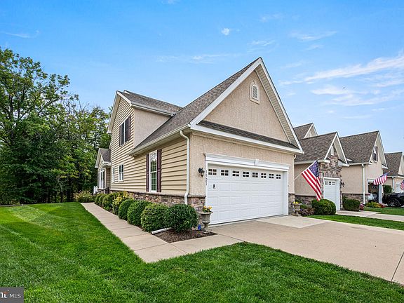 2nd image of 1521 Honeysuckle Ct