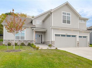 7125 NW Forest Lakes Dr, Parkville, MO 64152