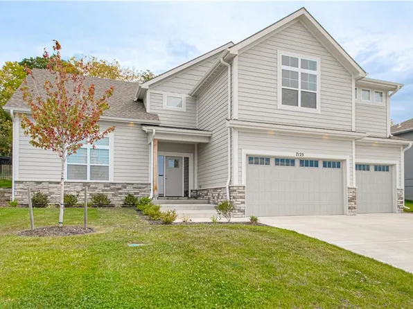 7125 NW Forest Lakes Dr, Parkville, MO 64152