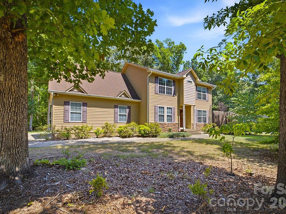 1st image of 802 White Oaks Cir