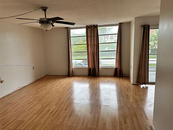 4th image of 1750 NE 115th St APT 208