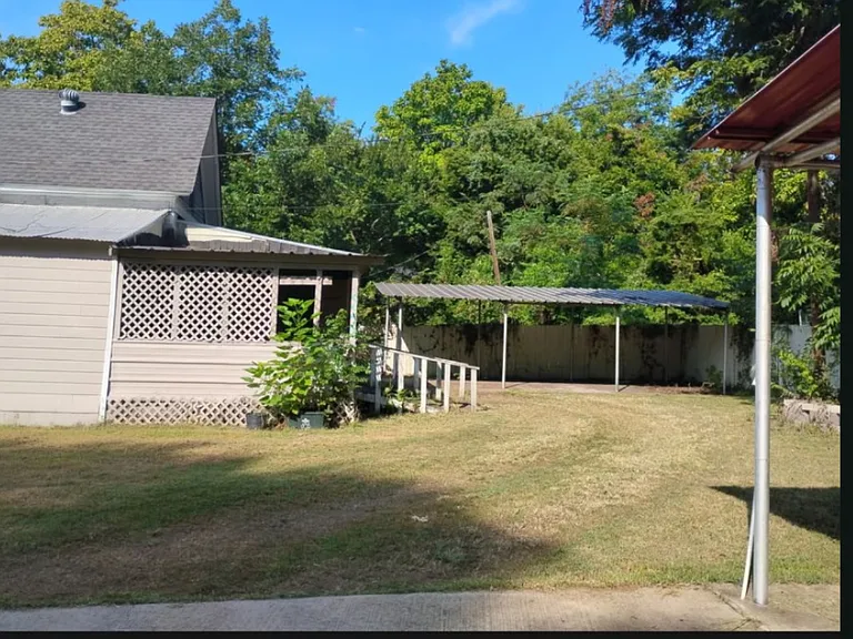 817 Louisiana St — Photo 21
