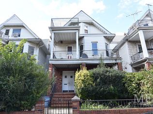 390 E 2nd St, Brooklyn, NY 11218