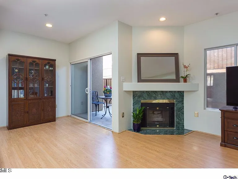 2469 Montrose Ave #E — Photo 6