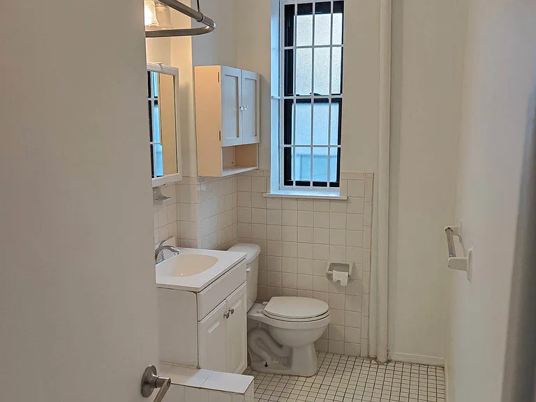 235 2nd Ave #5C — Photo 2
