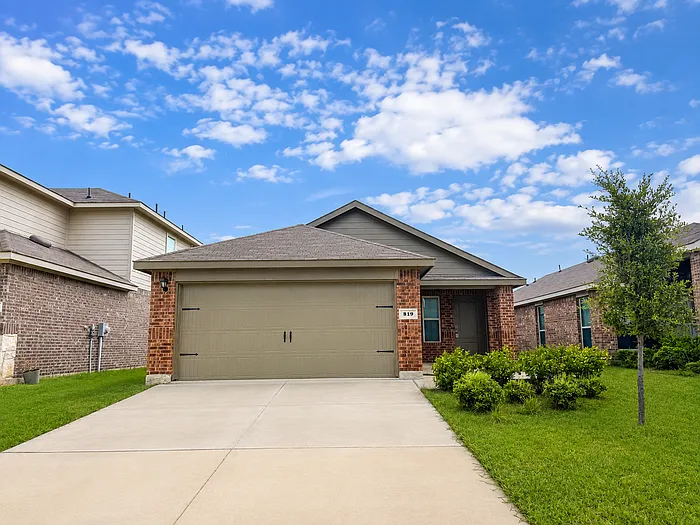 3 bed, 2.0 bath, 1333 sqft, $1,860 — Photo 1