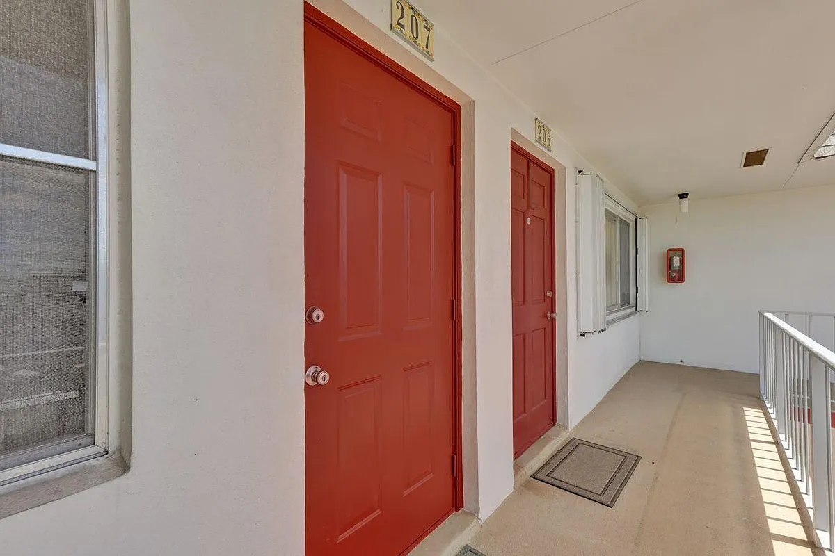 Building Photo - 3120 Cynthia Ln #207