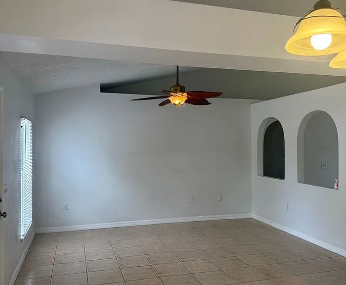 405 Francisco Way — Photo 3