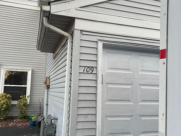 3rd image of 109 Pebble Rd