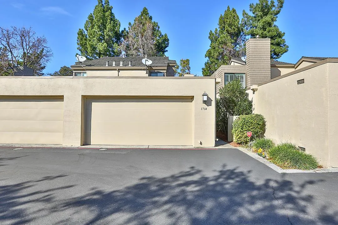 1714 Cherryhills Ln photo 1