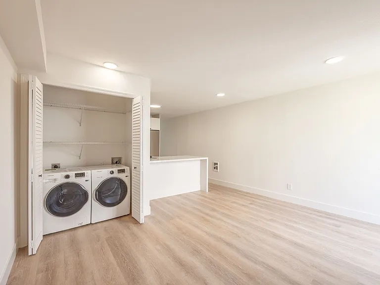940 Guerrero St — Photo 5