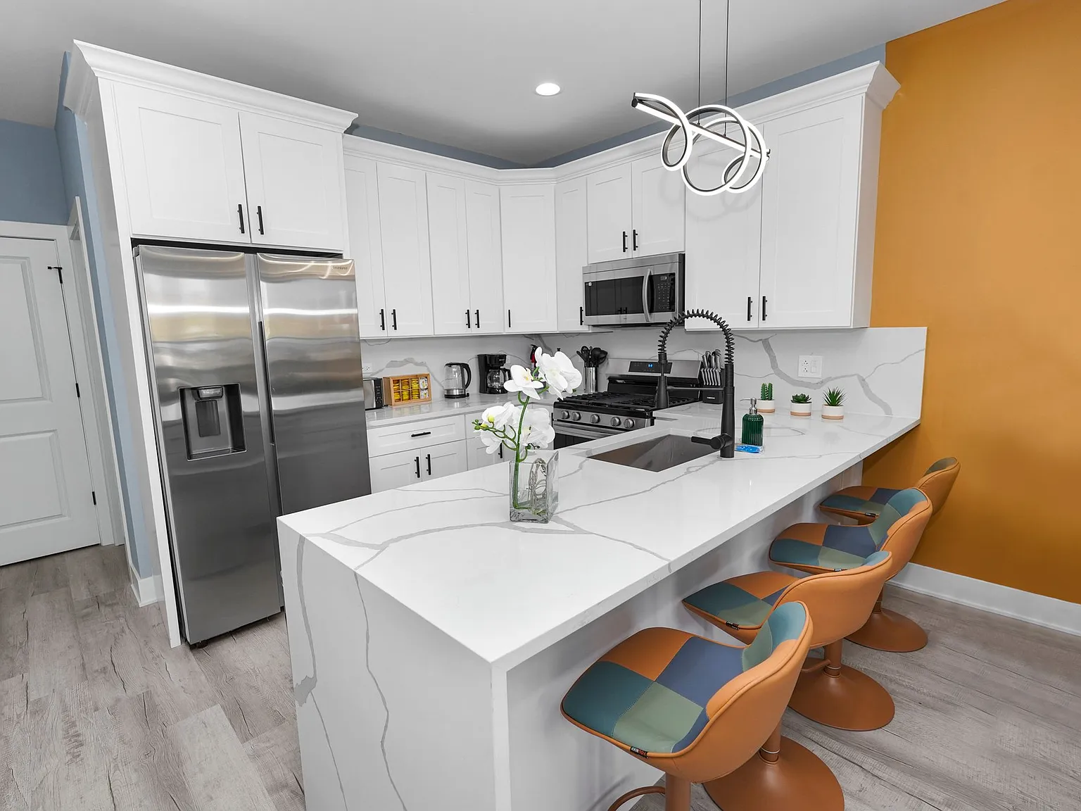 1358 S Fairfield Ave — Photo 4