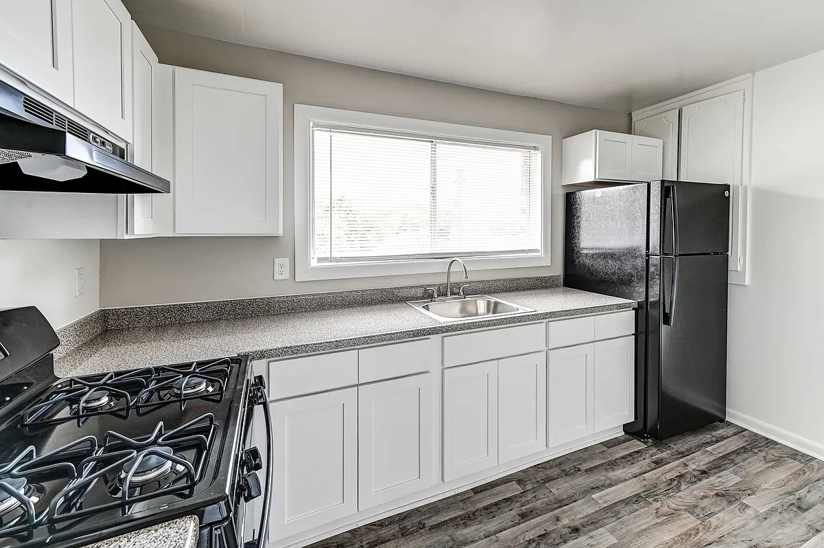 Summit Point Apartments - Summit Pointe Apartments