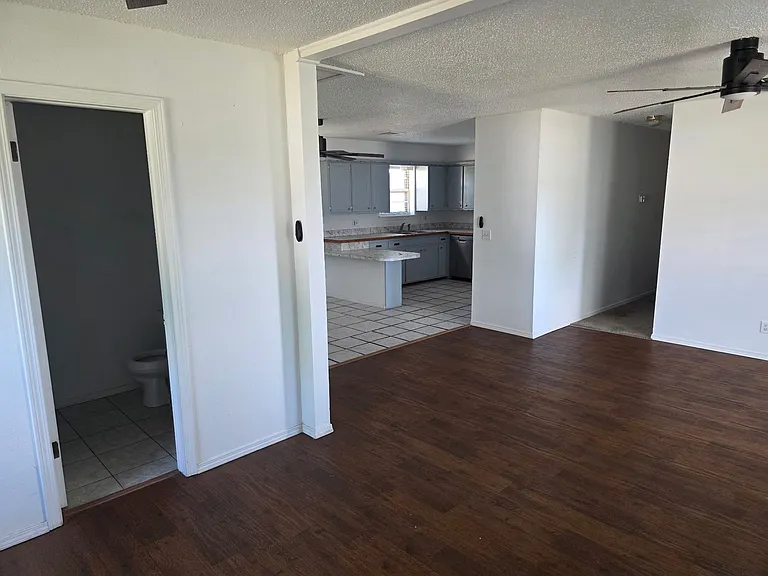 102 Gatewood Dr — Photo 3