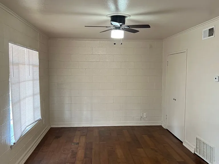 2300 W Hickory St — Photo 11
