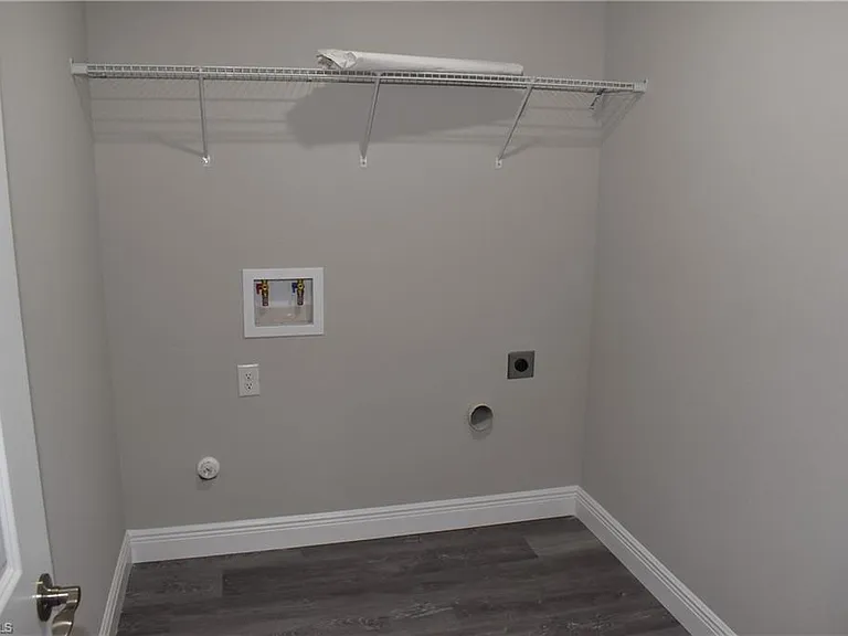 20217 Renwick Ave — Photo 25