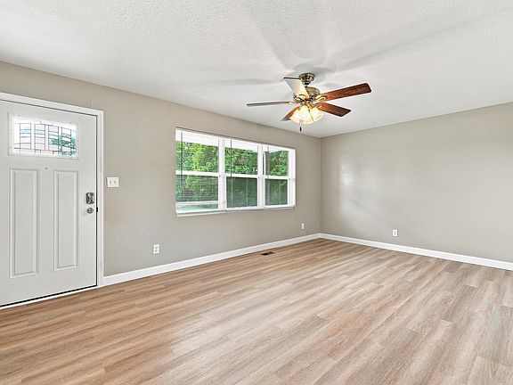 4th image of 1353 Trentham Cir