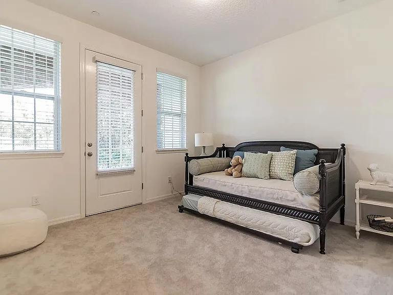 553 Majestic Palm Dr — Photo 13