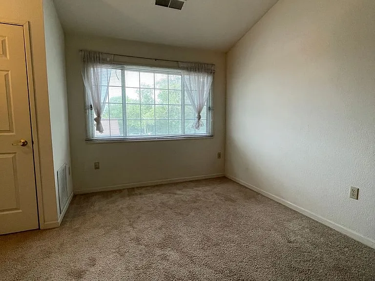 The Parkridge Apartments — Photo 8