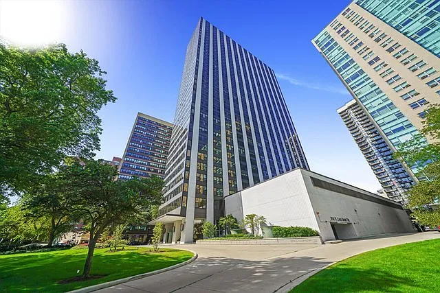 3150 N Lake Shore Dr APT 7C photo 1