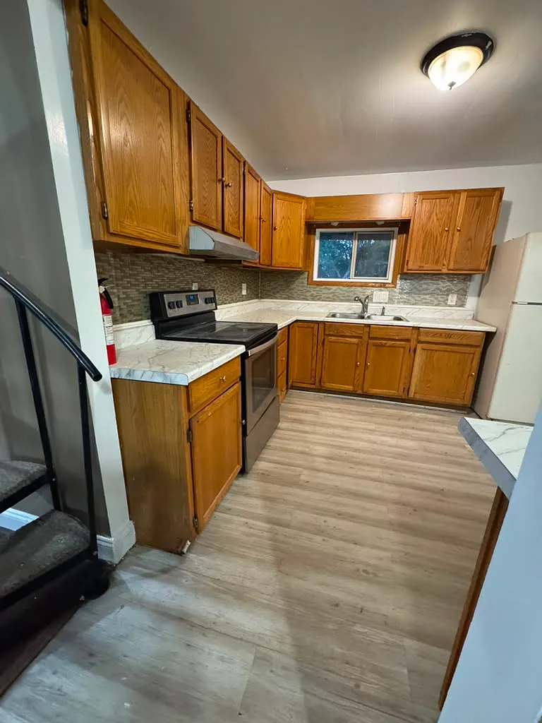 3 bed, 1140 sqft, $2,400 — Photo 4