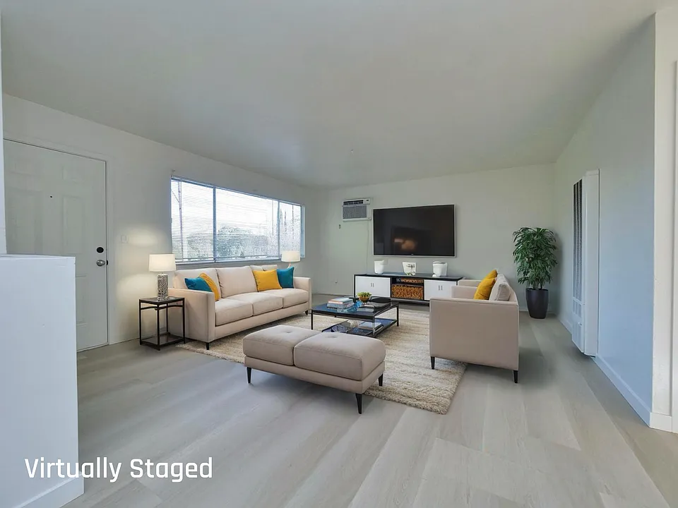 3217 Walnut Ave