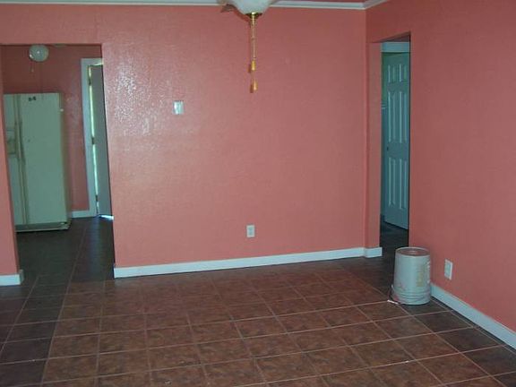 3rd image of 723 S Norwood Ave