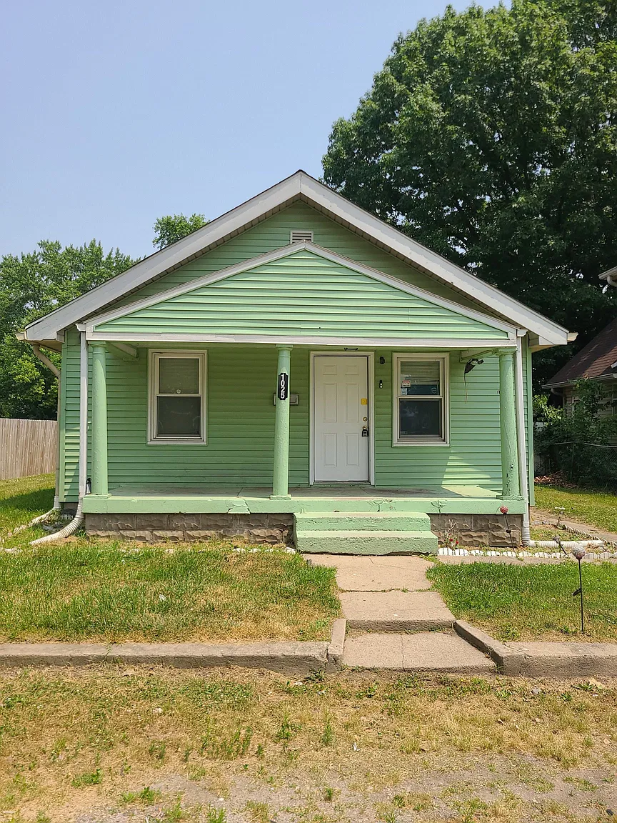 1025 Sharon Ave photo 1