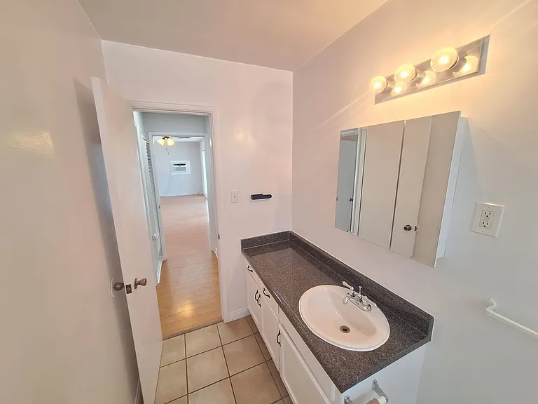 428 S Sherbourne Dr #5 — Photo 9