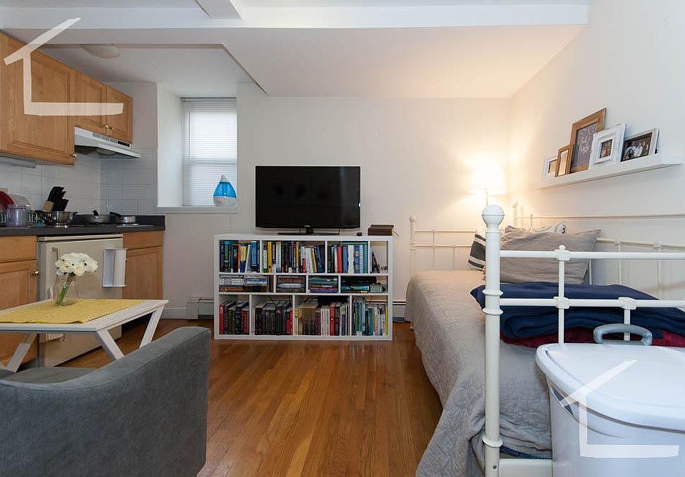 2nd image of 19 Keswick St #11