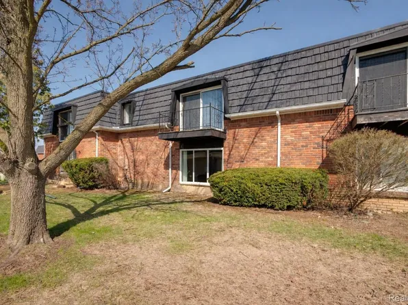 1866 Colonial Village Way APT 1, Waterford, MI 48328