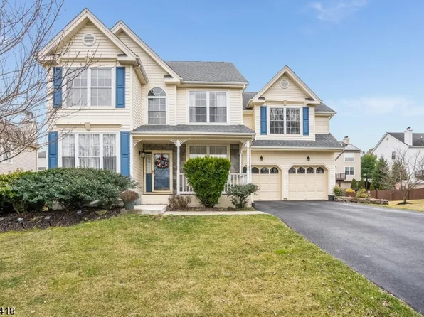 37 Haze Way, Lopatcong Twp., NJ 08865