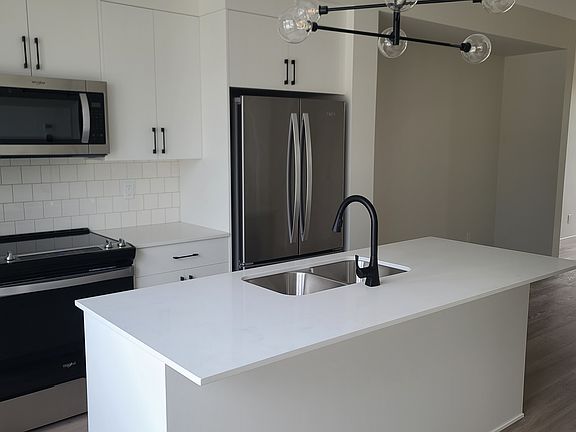 3rd image of 7120 50a Ave