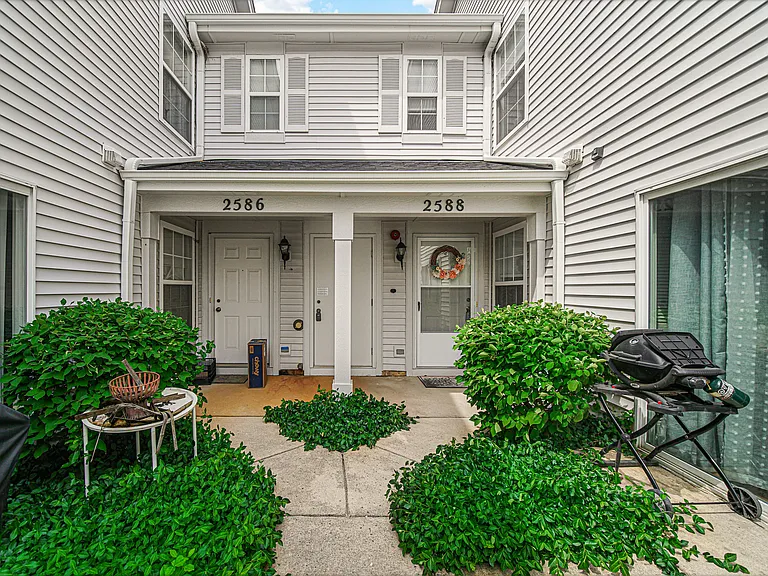 2588 Dickens Ct #2588 — Photo 20