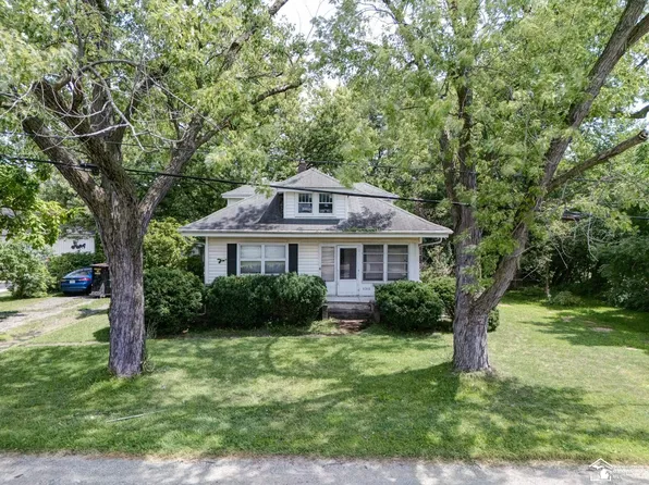 8318 Memorial Hwy, Ottawa Lake, MI 49267